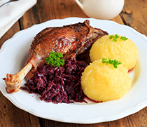 Gänsekeule mit Klößen
